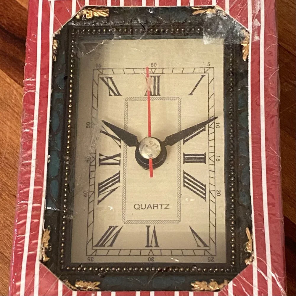 Mini Quartz Analog Clock